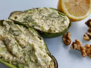 Dip cu brânză, avocado și usturoi