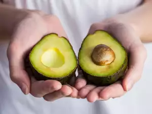 Cum se coace un avocado mai repede?