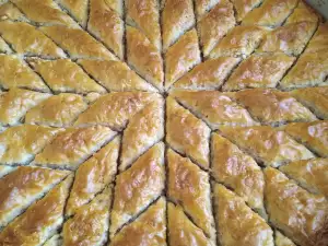 Baclava tip soare, turcească, originală, cu nuci