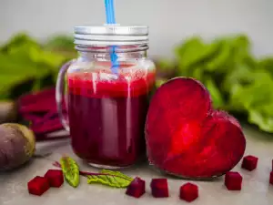 Smoothie de detoxifiere din sfeclă roșie