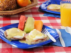 Cum se fac ouăle Benedict?