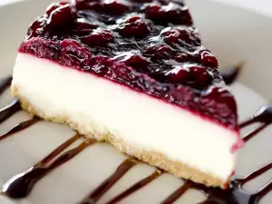 Cheesecake cu dulceață de afine și suc de fructe de pădure