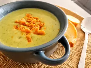 Supă cremă de broccoli și cheddar