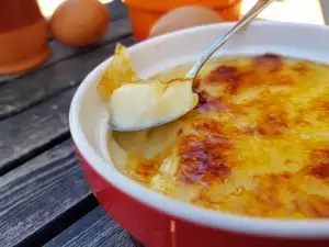 Cremă Brulee fiartă, cu vanilie și ouă întregi