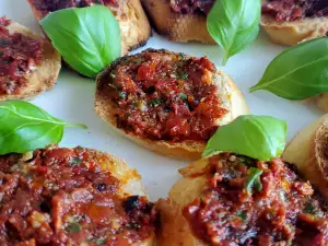 Bruschete cu pesto de tomate