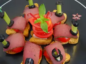 Crostini cu pastramă de porc