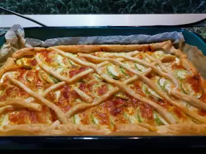Plăcintă sărată din foitaj, cu dovlecei