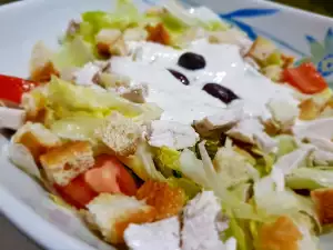 Salata Caesar cu sos de iaurt