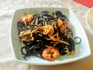 Spaghete negre cu fructe de mare