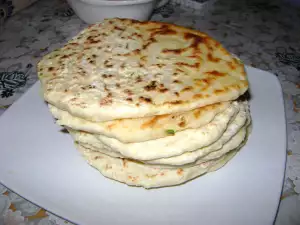 Turte rapide cu usturoi, la tigaie
