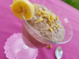 Cremă sănătoasă de banane cu chia, nuci și cacao