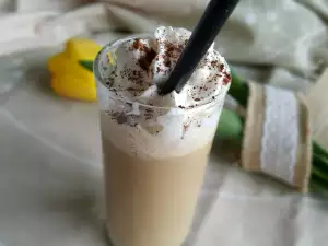 Frappé cu cacao, rom și frișcă