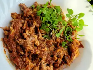 Pulled pork (carne de porc zdrențuită) pregătită la slow coocker