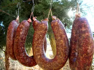 Cârnați de casă, din carne de vânat