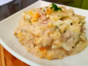 Salată de ouă cu cartofi și maioneză