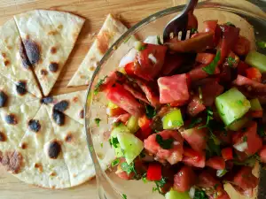 Salată de pâine libaneză Fattoush