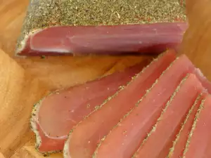 Ce condimente se pun la pastramă?