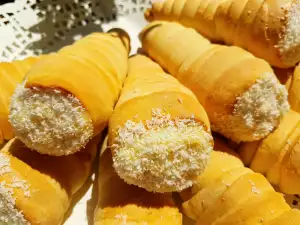 Cornete umplute cu cremă de cocos