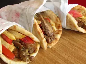 Doner grecesc cu gyros