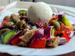 Salată italiană cu burrata