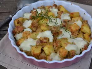 Cartofi cu piept de pui, pesmet și mozzarella, la cuptor