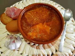 Supă de usturoi castiliană