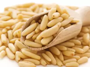 Nuci de pin