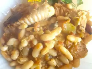 Găină de casă cu fasole