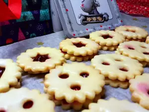 Biscuiți Linzer, preferați de Crăciun