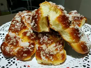 Baghete împletite din aluat de cozonac