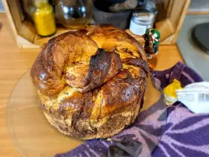 Cozonac pufos și delicios cu ciocolată
