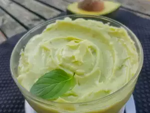 Cremă desert de avocado