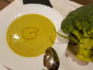 Supă cremă de broccoli și smântână