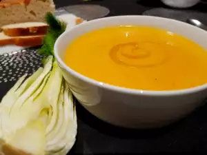 Supă cremă ușoară și sănătoasă cu fenicul