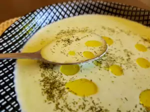 Supă cremă de mazăre și iaurt