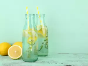 9 motive pentru a bea apă cu lămâie în fiecare dimineață