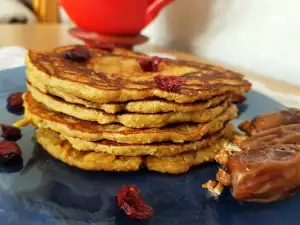 Clătite din făină de alac, fulgi de ovăz și banane