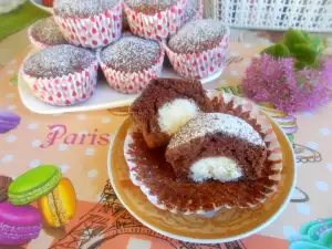 Cupcakes cu cacao, crema de brânză și nuca de cocos