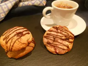 Biscuiți ușori cu unt și cireșe