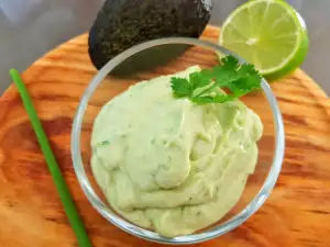 Mousse de avocado cu coriandru