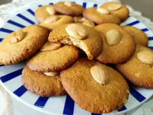 Biscuiți din făină integrală, cu migdale și fulgi de ovăz