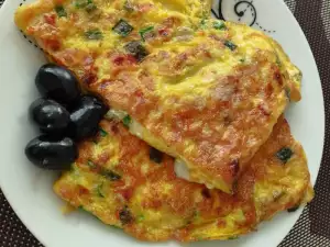 Omletă cu ceapă verde, brânză și cașcaval