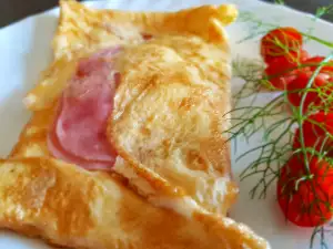 Omletă cu șuncă și cașcaval