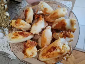 Calamari umpluți cu prosciutto și brânză