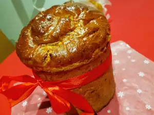 Panettone cu nuci pecan și ciocolată albă