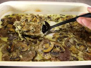 Friptură de porc cu ciuperci și brânză topită