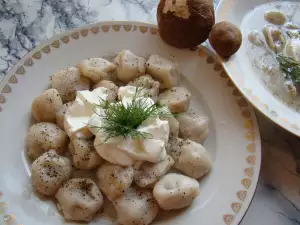 Pelmeni cu carne tocată și mânătărci