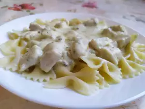 Farfalle cu pui și sos Bechamel