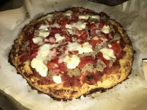 Pizza fără făină, cu conopidă și ton
