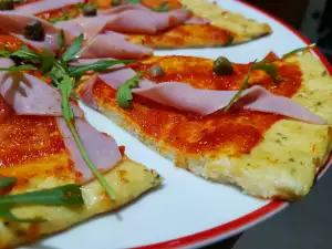 Pizza Keto cu blat de conopidă